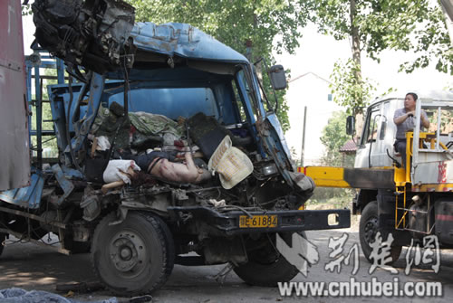 宜昌車禍新聞更新，應(yīng)對(duì)車禍?zhǔn)录牟襟E指南（適用于初學(xué)者與進(jìn)階用戶）