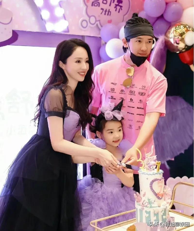 高云翔最新圖片，學(xué)習(xí)、變化與自信的舞臺風(fēng)采展示