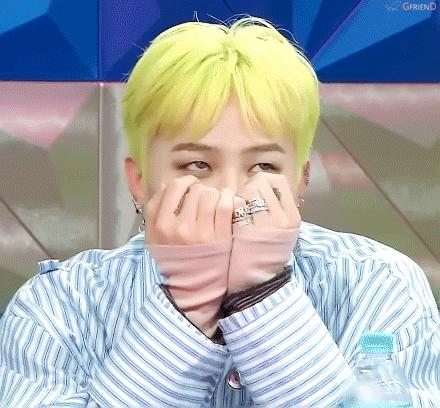 耐克最新海報(bào)引領(lǐng)運(yùn)動風(fēng)尚，激發(fā)無限潛能，展示時尚力量