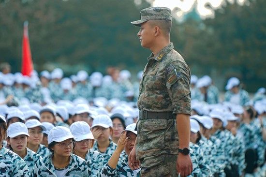 最新軍旅歌曲2024，軍歌嘹亮，情義永恒