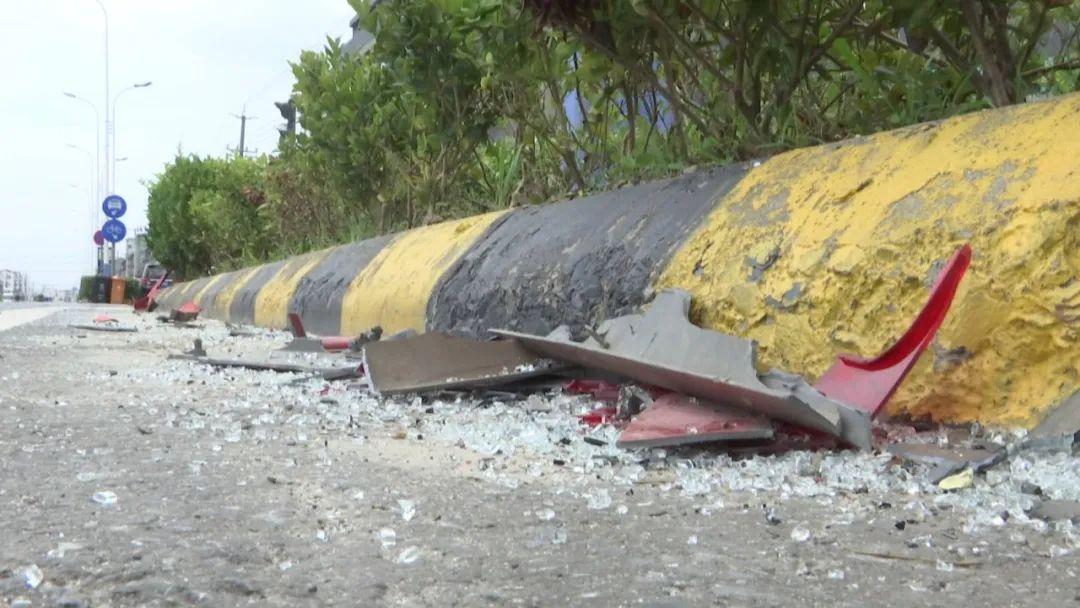 江蘇海門最新車禍?zhǔn)录疃确治雠c個人觀點(diǎn)標(biāo)題建議，江蘇海門車禍?zhǔn)录钚逻M(jìn)展及深度分析觀察。