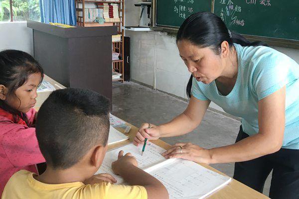 張老師，教育領域的璀璨新星閃耀教育界的光輝典范
