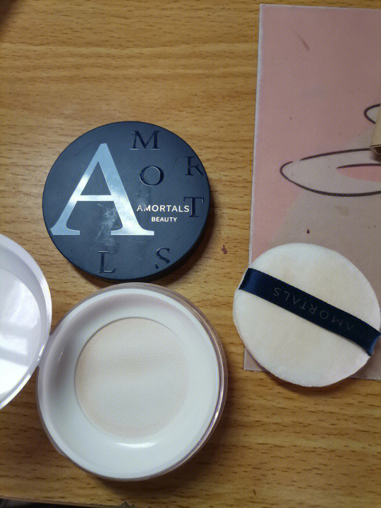 最新散粉測評，與自然美景同行，尋找內心的寧靜與平和的妝容秘籍