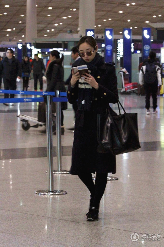 女星機(jī)場(chǎng)最新照片，星光下的溫馨相遇