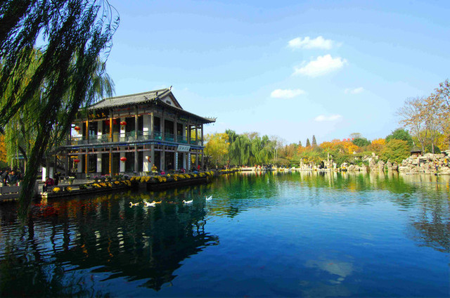 大明湖深度游，巷弄美食秘境探索