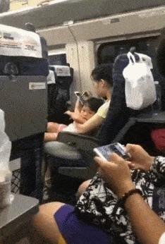 最新地鐵男必備神器，高科技伴侶引領(lǐng)未來(lái)出行風(fēng)潮