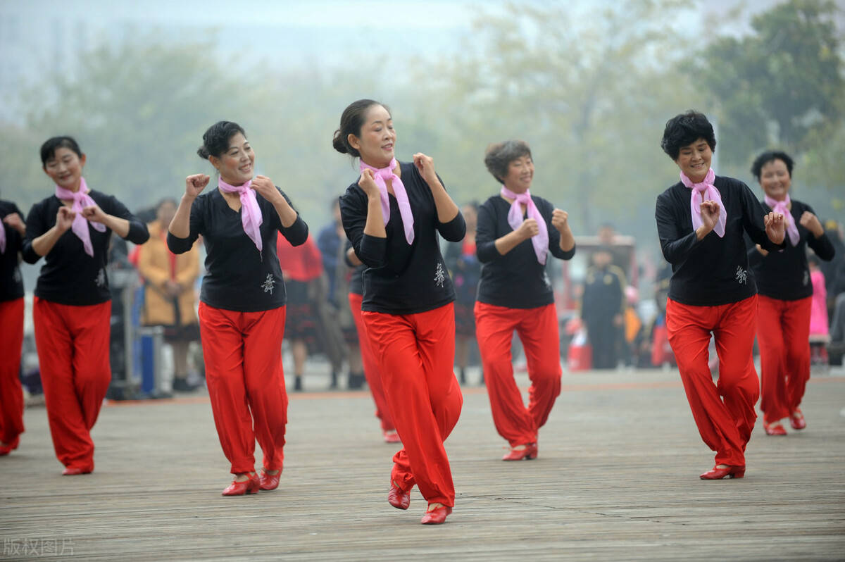 最新廣場舞共舞樂翻天，步驟指南與熱鬧狂歡