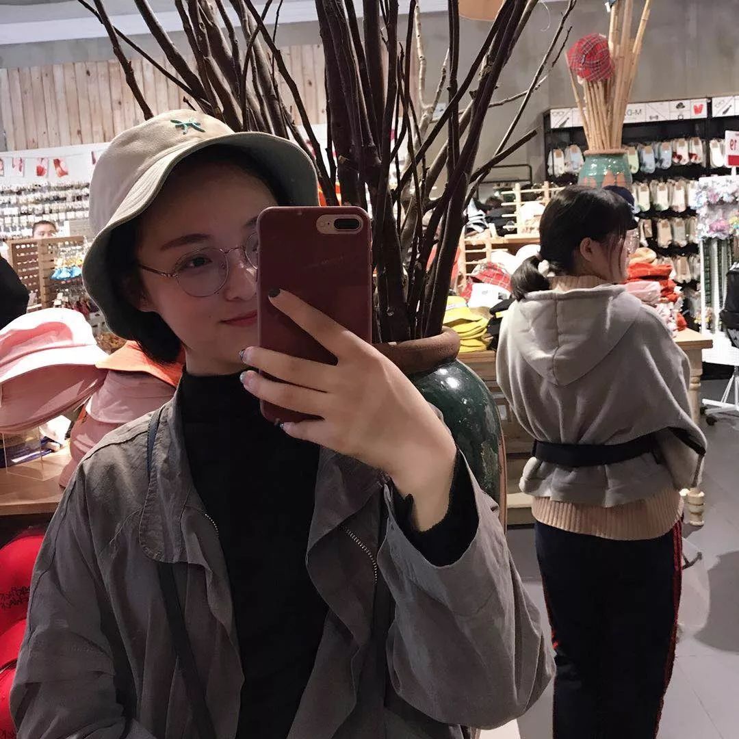 賀微演員，演藝之路的璀璨之星