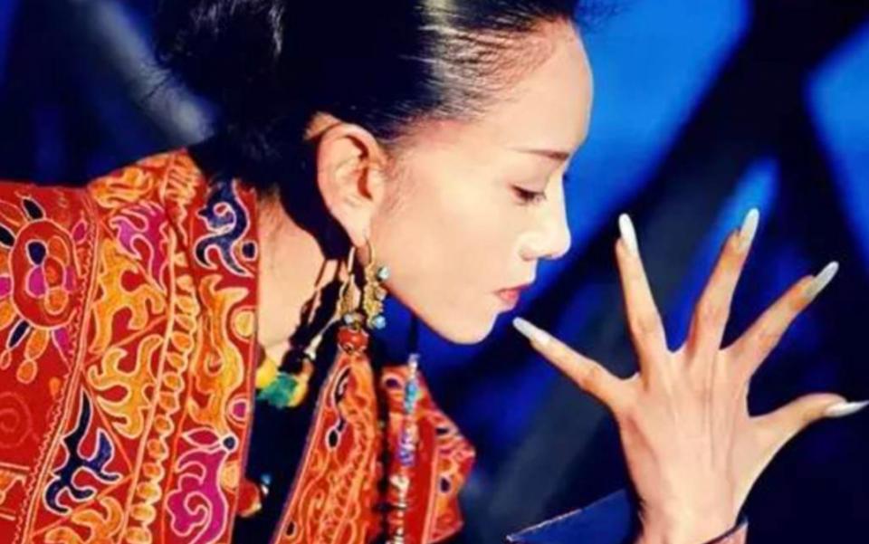 楊麗萍最新近照曝光，如何獲取并評價舞蹈巨星的最新照片？