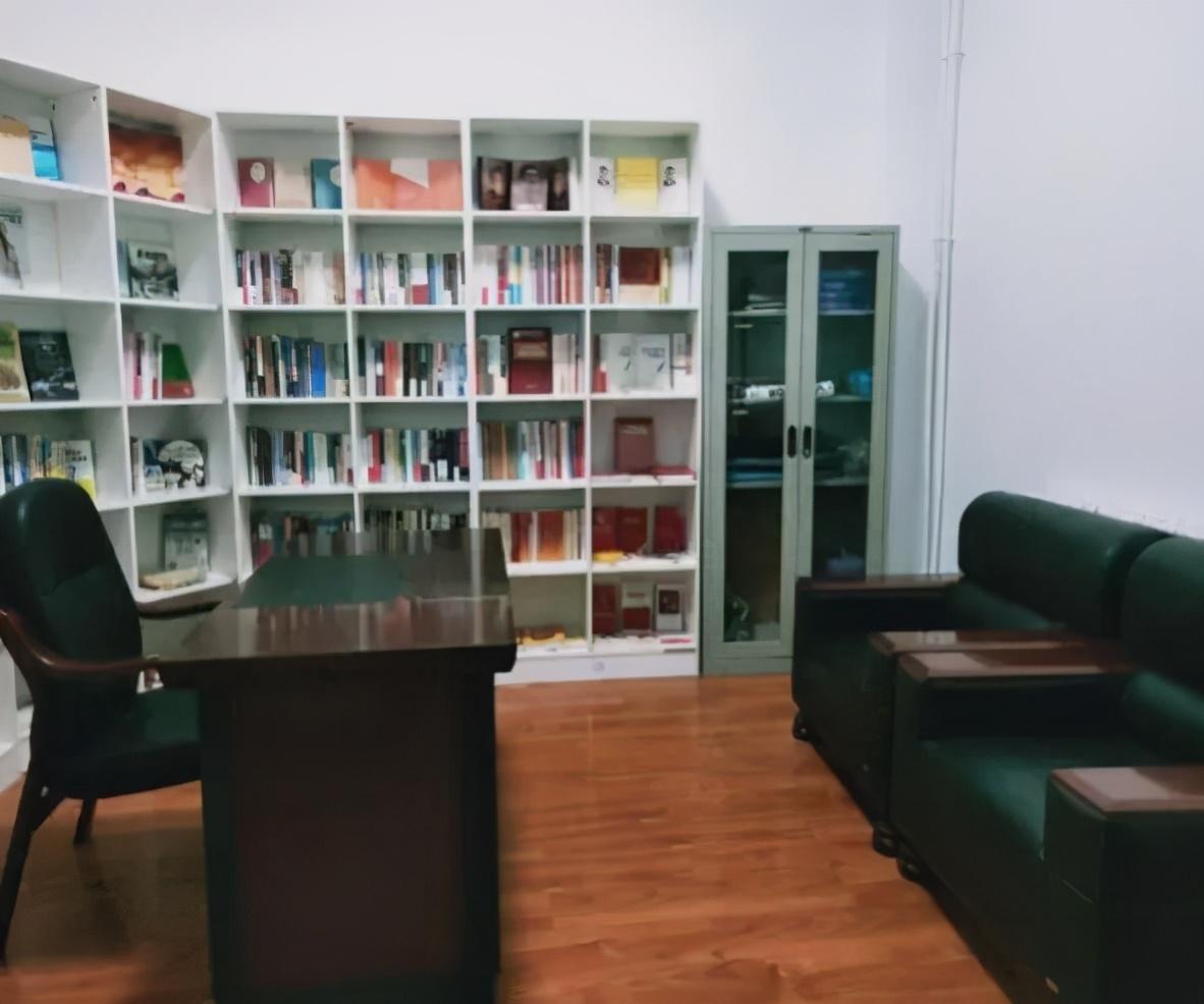 時代進(jìn)步與農(nóng)業(yè)創(chuàng)新，2016年新款花椒收割機(jī)亮相