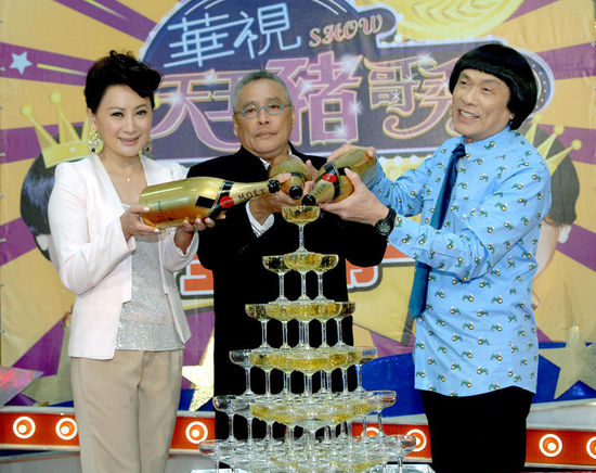 豬哥亮陳亞蘭最新動態(tài)揭秘，小巷美食寶藏大揭秘！