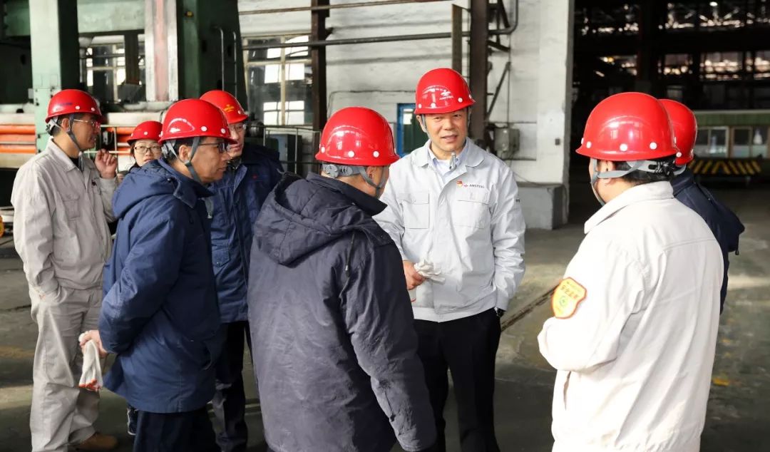 鞍鋼集團領(lǐng)導(dǎo)層引領(lǐng)變革，鑄就輝煌新篇章