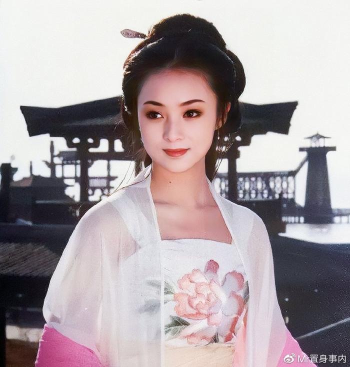 董智芝的表演藝術(shù)之路，如何學(xué)習(xí)表演藝術(shù)并邁向舞臺(tái)成功之巔