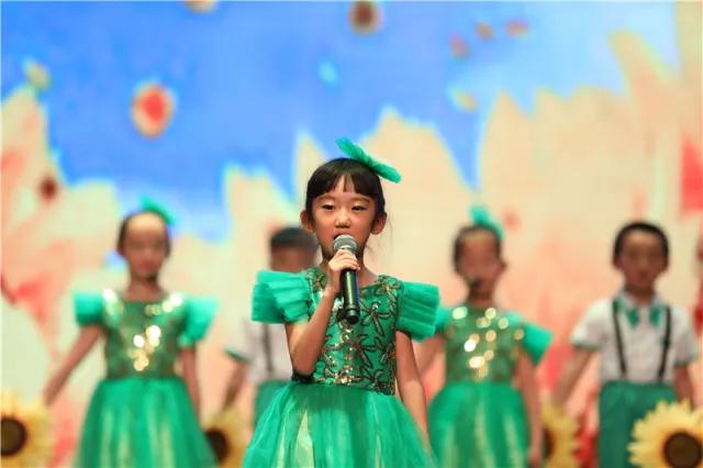 尹小艷演繹的云南山歌新篇章，自信與成就的力量展現(xiàn)學(xué)習(xí)變遷之路