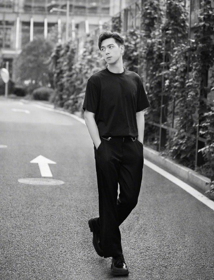 最新外劇盤點(diǎn)，勵(lì)志之旅啟程，展現(xiàn)變化中的自信與成就感！