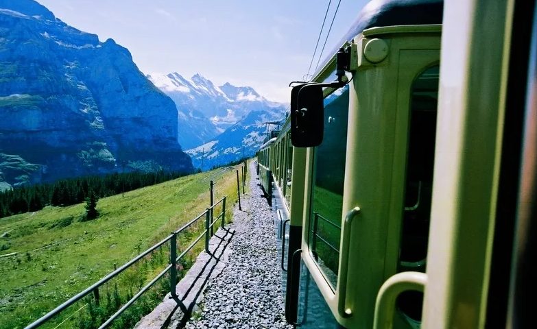 成都至哈爾濱機票價格查詢，時空之旅的飛行軌跡