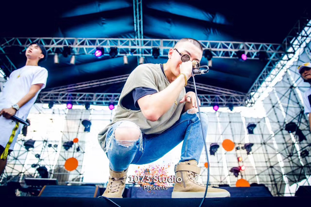 品冠新歌發(fā)布，自信成就夢想，正能量點亮人生之歌