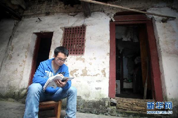 寒門才子新篇章，逆風(fēng)翱翔，勵(lì)志傳奇的書寫