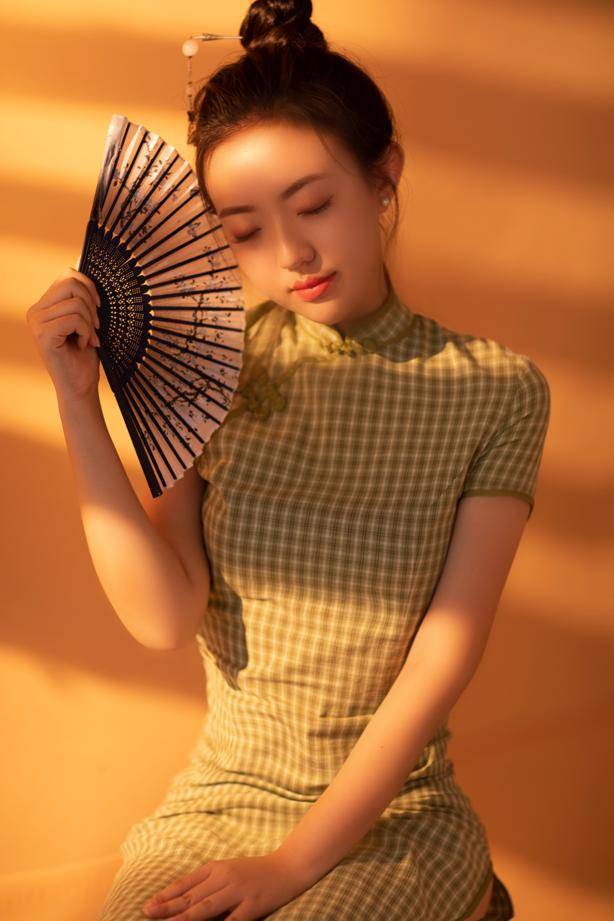 女演員古箏，與自然美景的邂逅，探尋內(nèi)心平和之聲