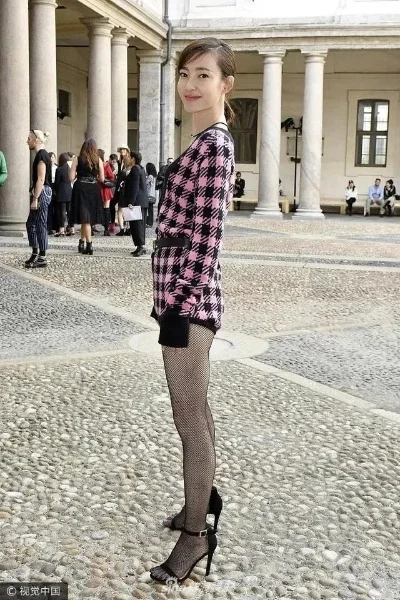 明星絲襪微博，變化中學(xué)習(xí)，自信成就夢(mèng)想之路