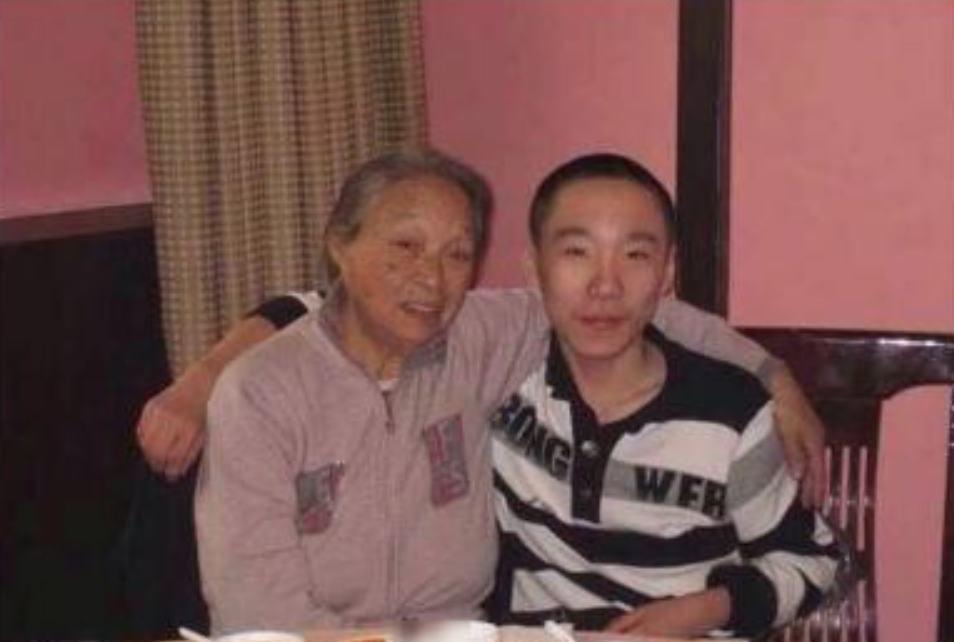 演員孫星，舞臺到熒屏的蛻變之路——自信與成就的力量