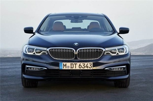 最新寶馬五系，自然美景的探索之旅