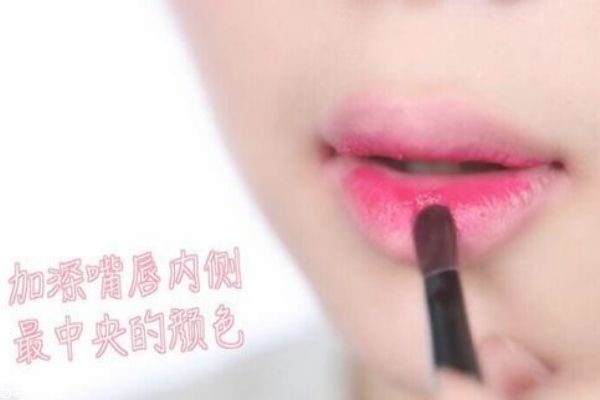 最新口紅涂法教程，輕松打造完美唇妝技巧