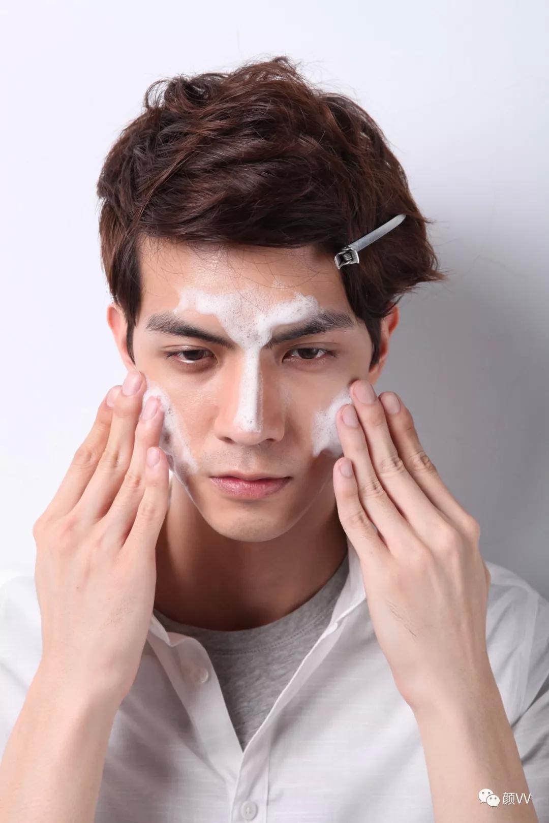 護(hù)膚男士重塑自信，擁抱改變與成就感的旅程