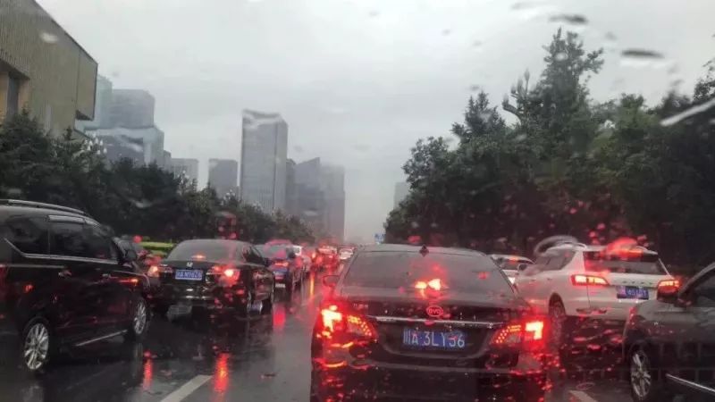 成都暴雨下的驚喜探索，小巷特色小店