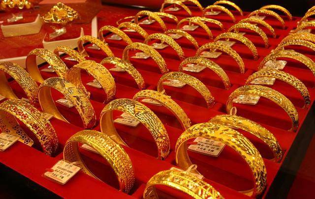 最新黃金回收價(jià)格老鳳祥，科技重塑黃金價(jià)值，引領(lǐng)未來(lái)生活體驗(yàn)